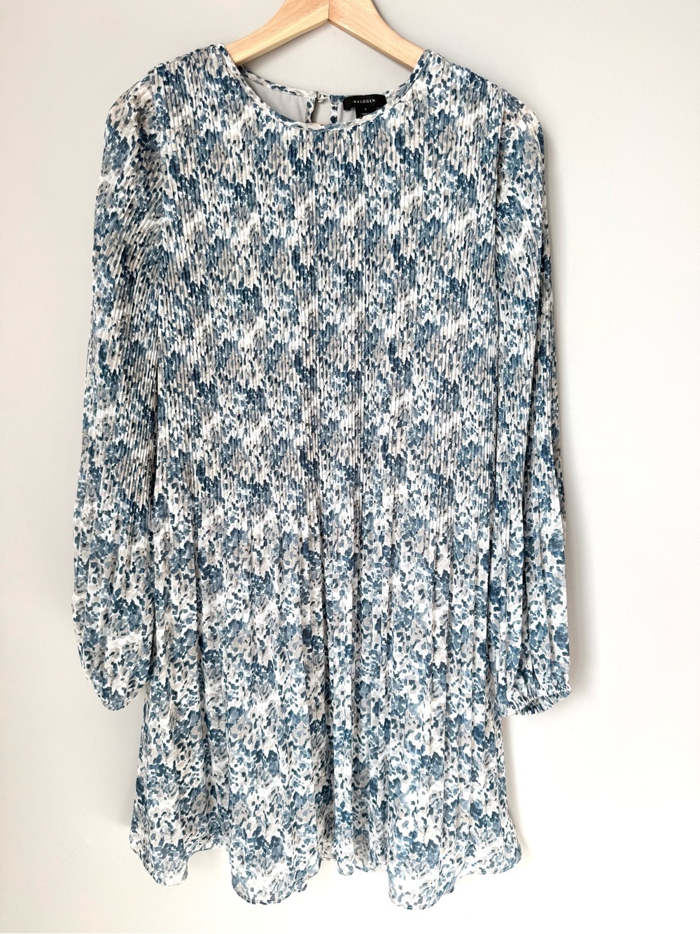 Halogen Flowy Pleated Blue & White Floral Long Sleeve Mini Dress Wedding Guest